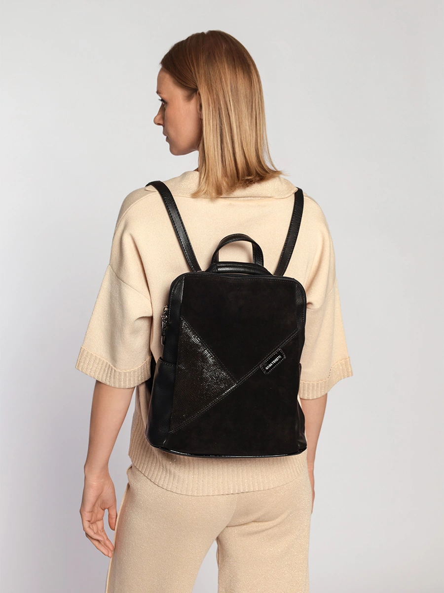 Рюкзак черного цвета в стиле пэчворк